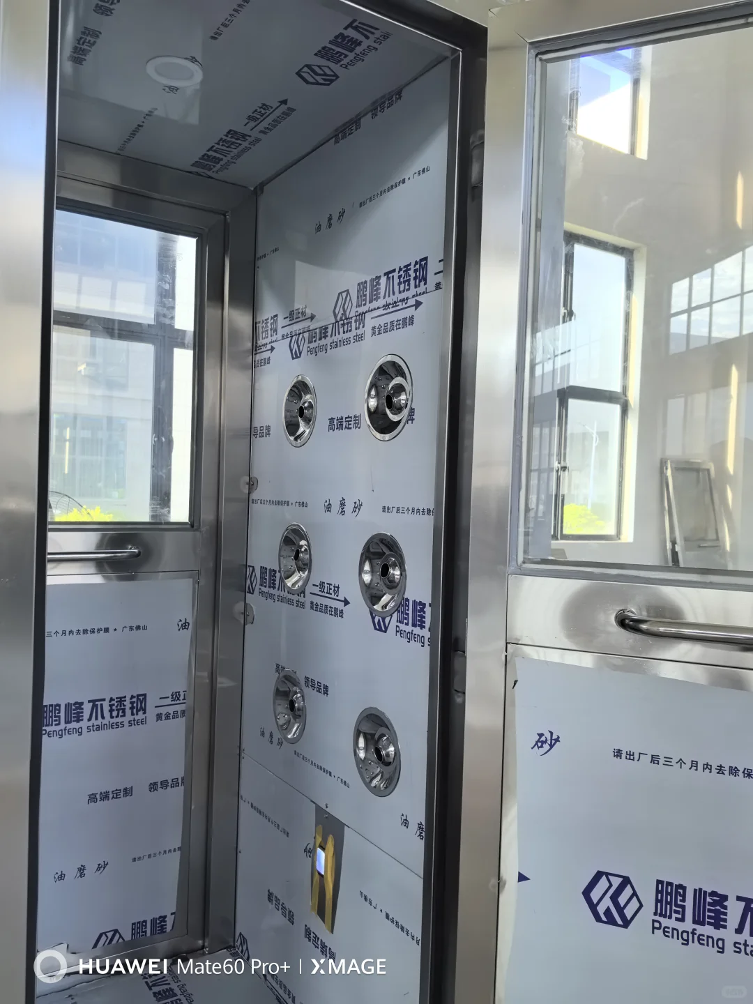 工厂空气过滤器与净化设备实拍