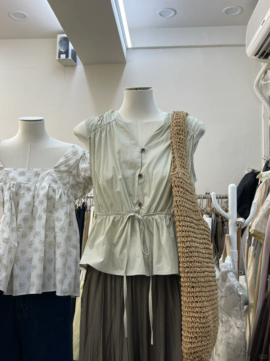 汕头一家不跟风的实体批发女装 混批无压力