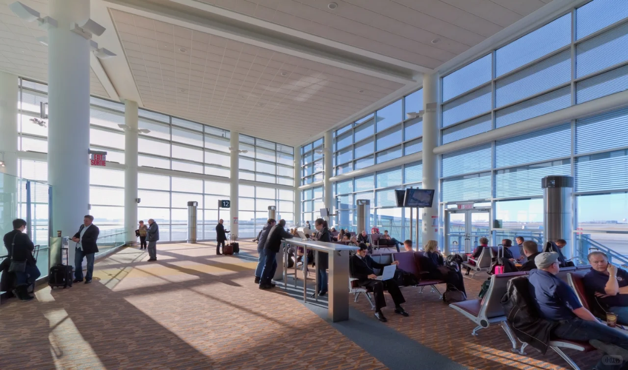 加拿大机场安检升级！不用掏电脑倒液体了