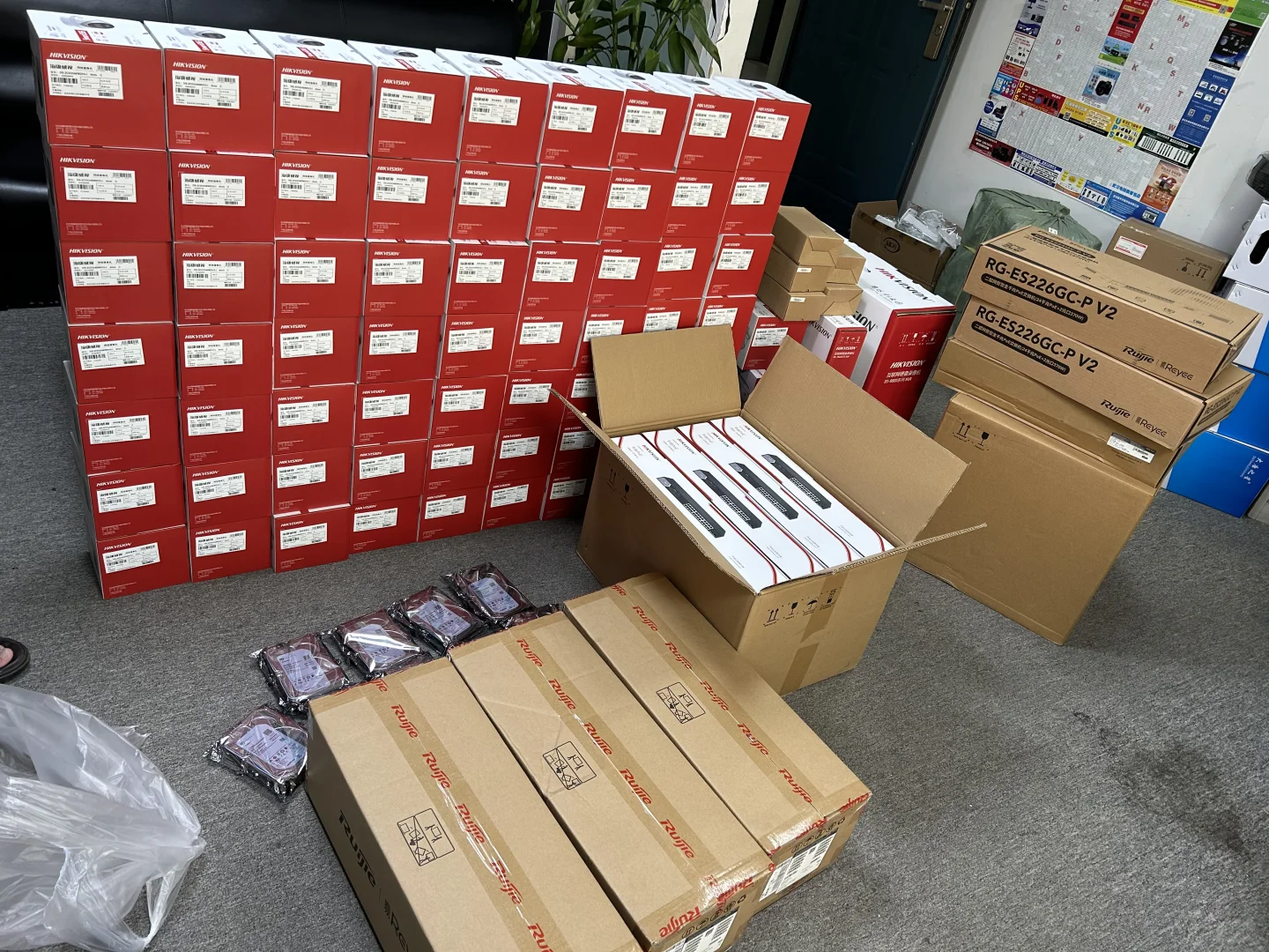 武汉15年安防专家，专注监控摄像头+弱电组网