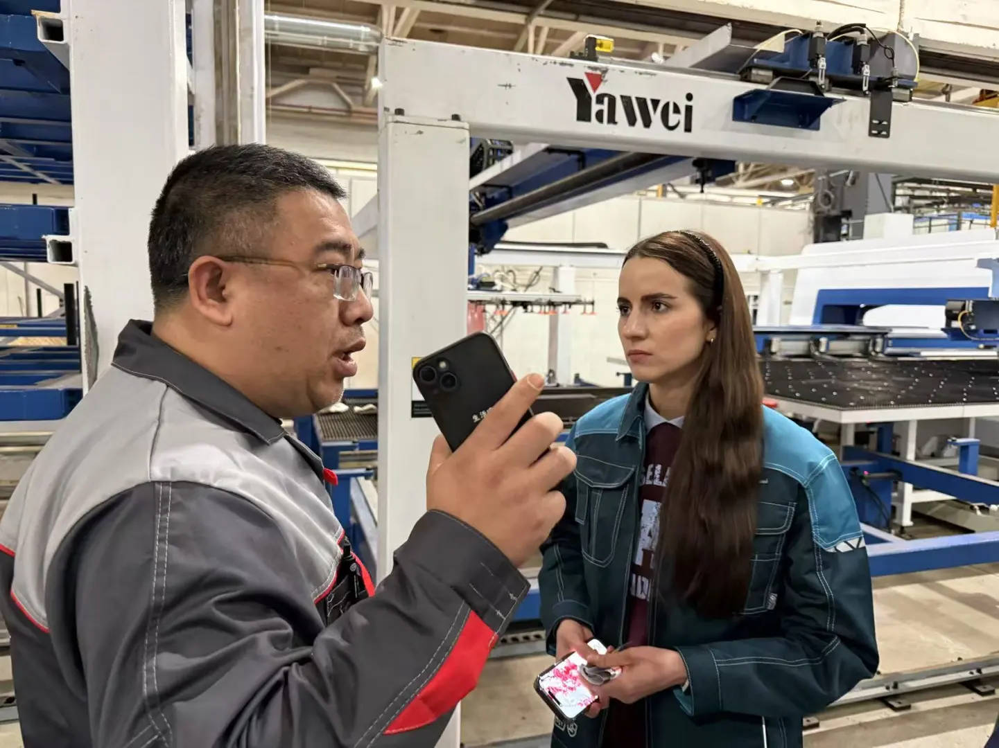 折边机调试中…?️江苏亚威机床 ??