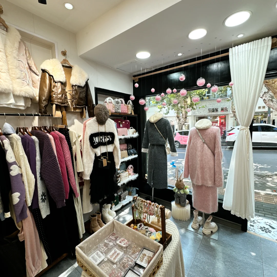 2w多开了个女装店