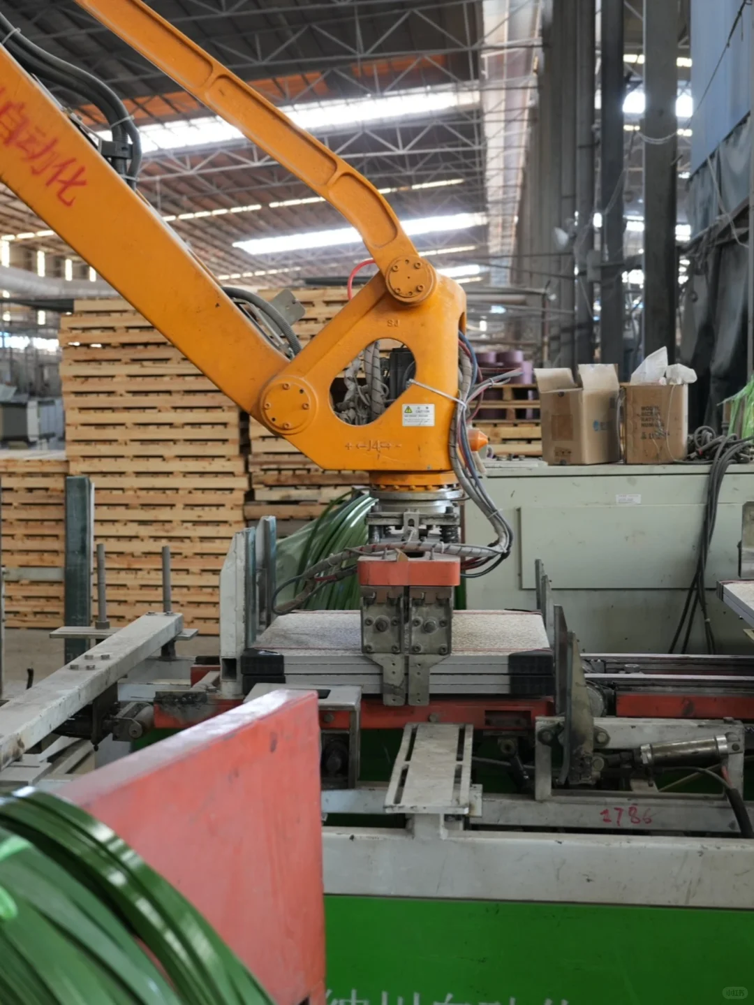 揭秘！生态地铺石的“智造工厂”