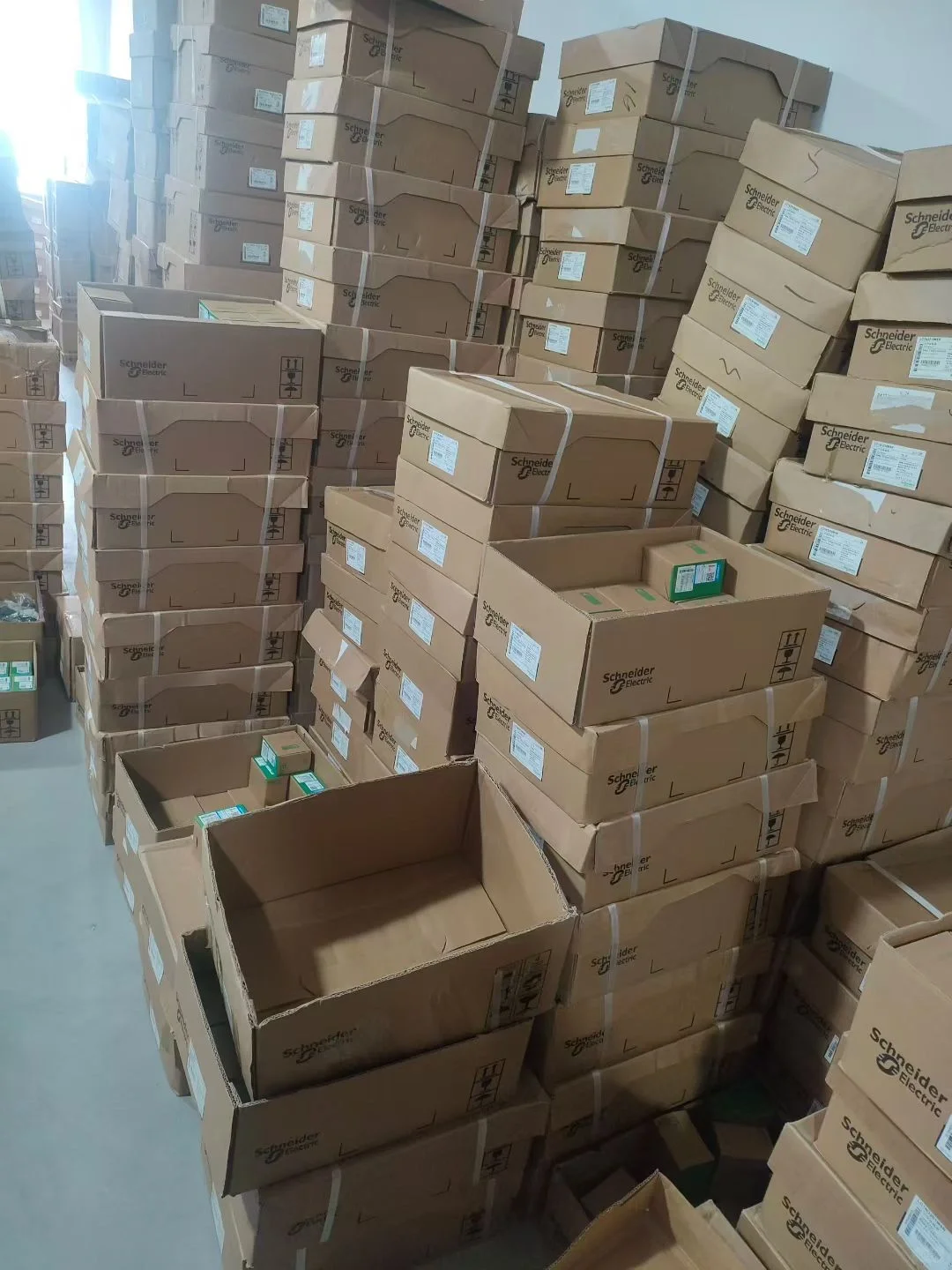 承接施耐德开关断路器电源