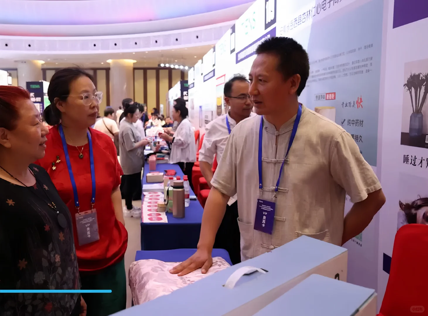 “众多品类厂商代表”签约现场！