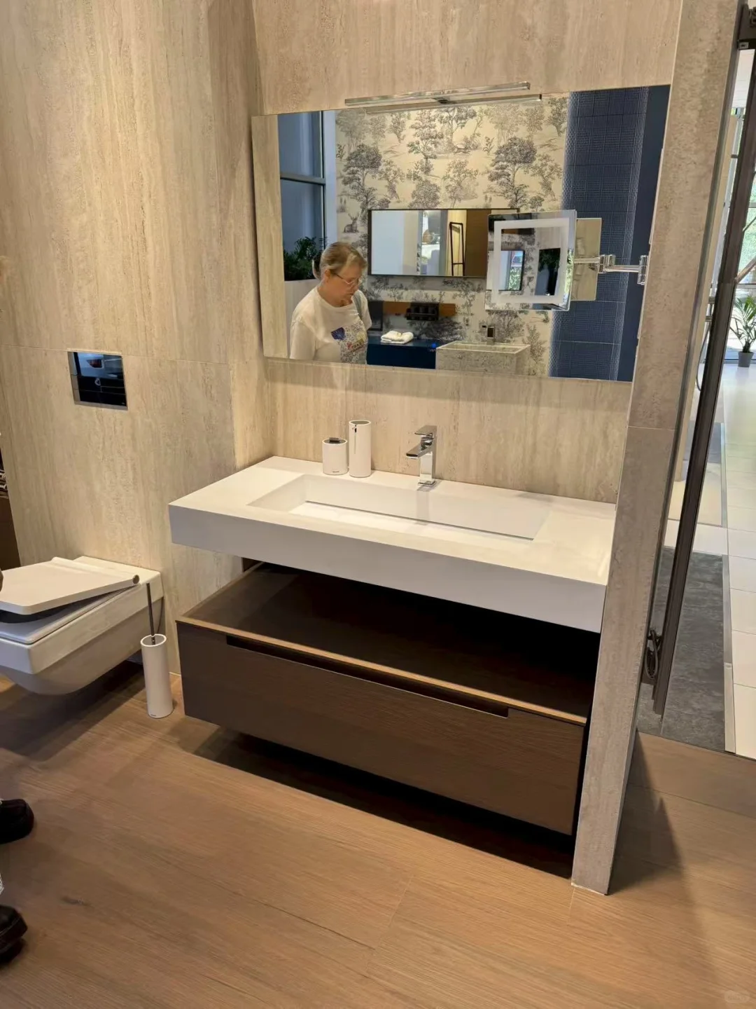 找瓷砖，木地板，水槽，灯具，插座，开关等