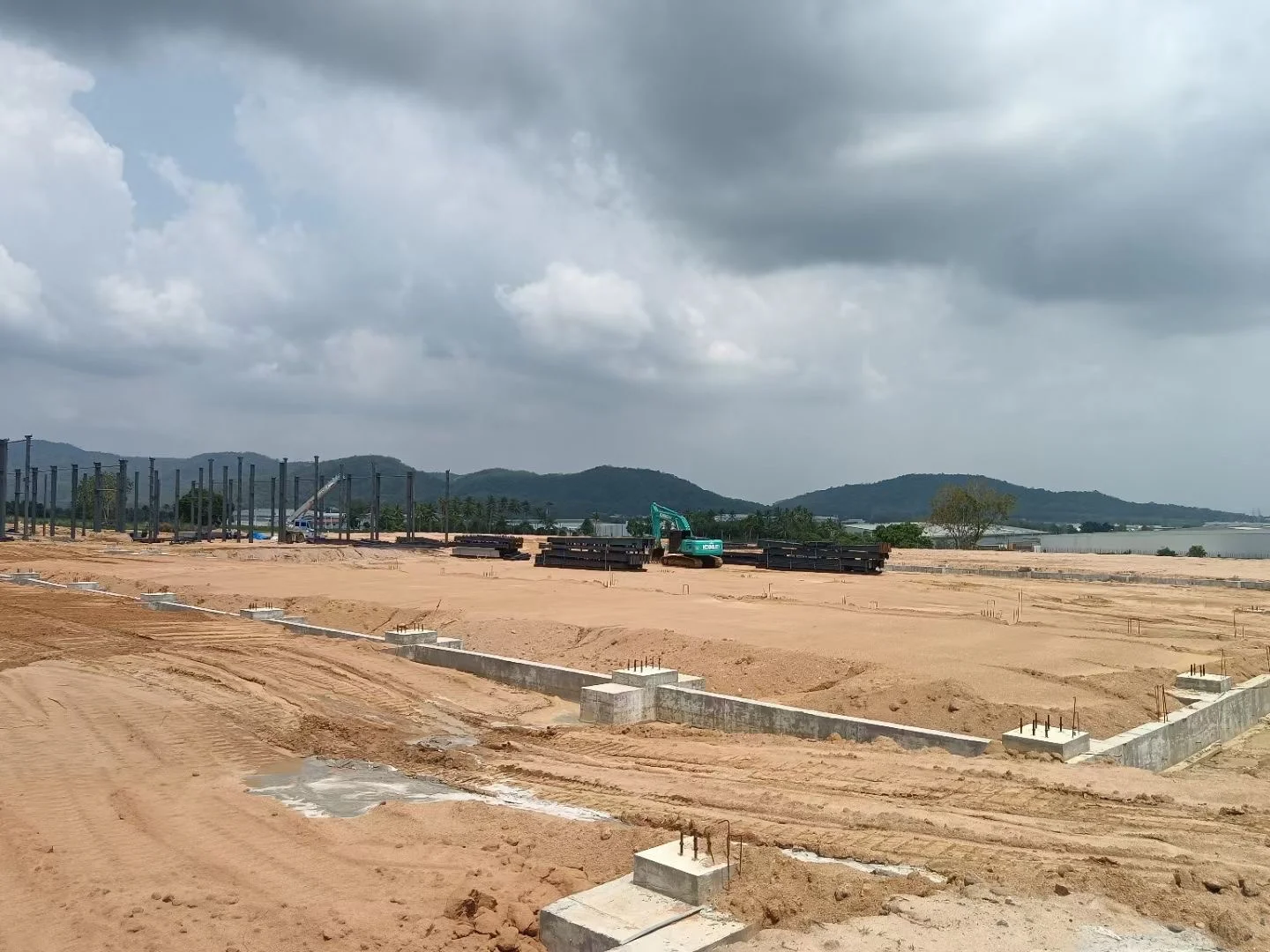 钢结构开始组装