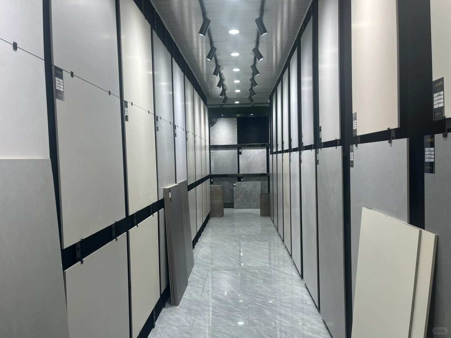 ?一万平瓷砖批发仓库，没有中间商