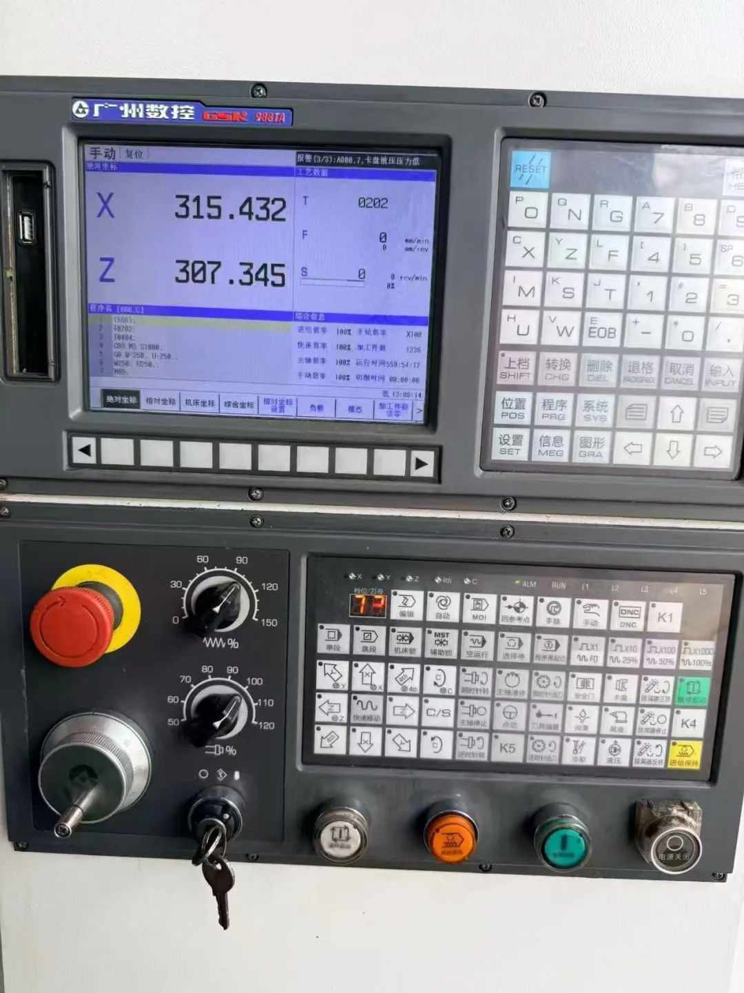 仓库刚到一台宝鸡CK40S斜轨数控车，8寸中空