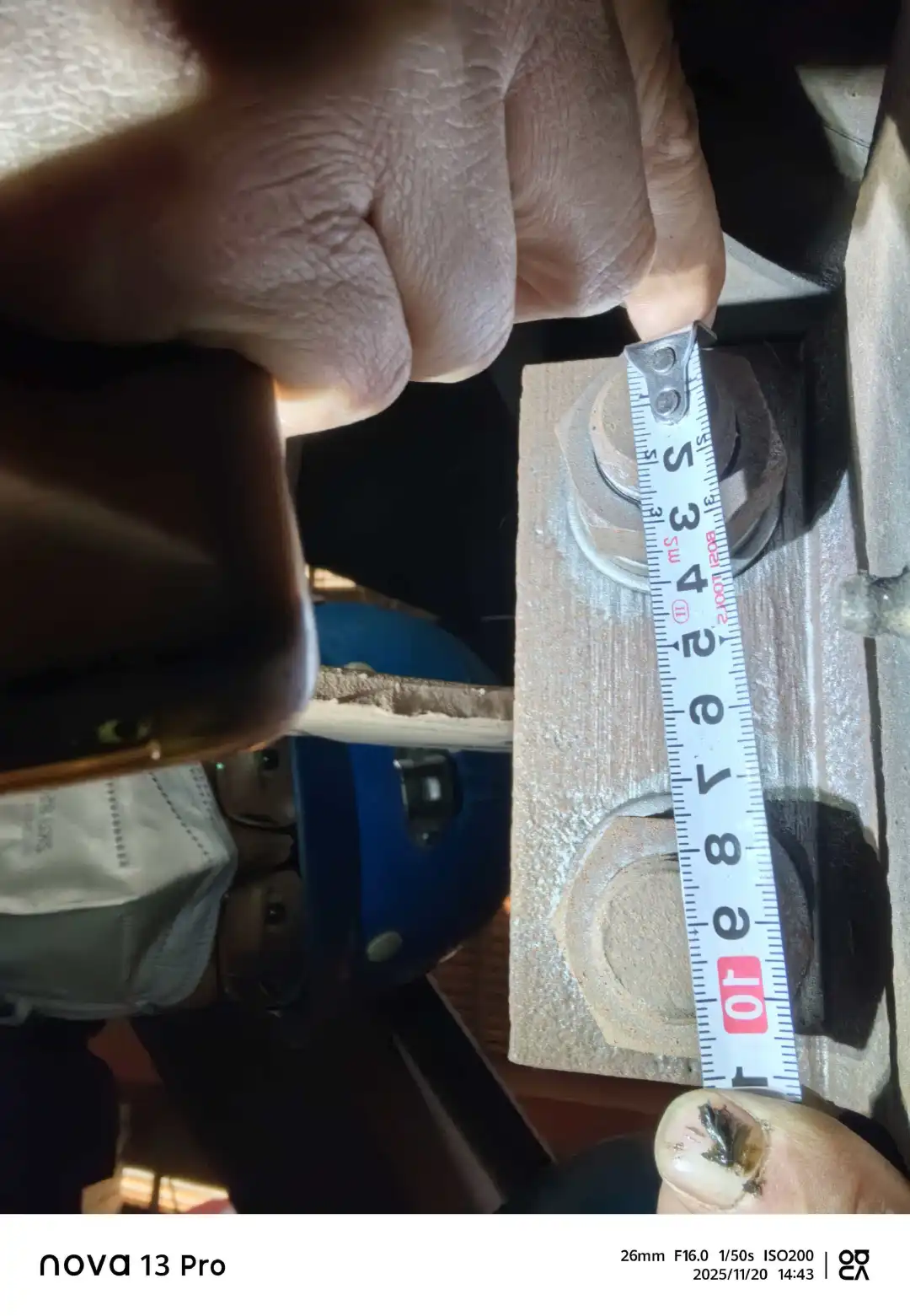 单极安全滑触线是一种为移动设备供电的装置