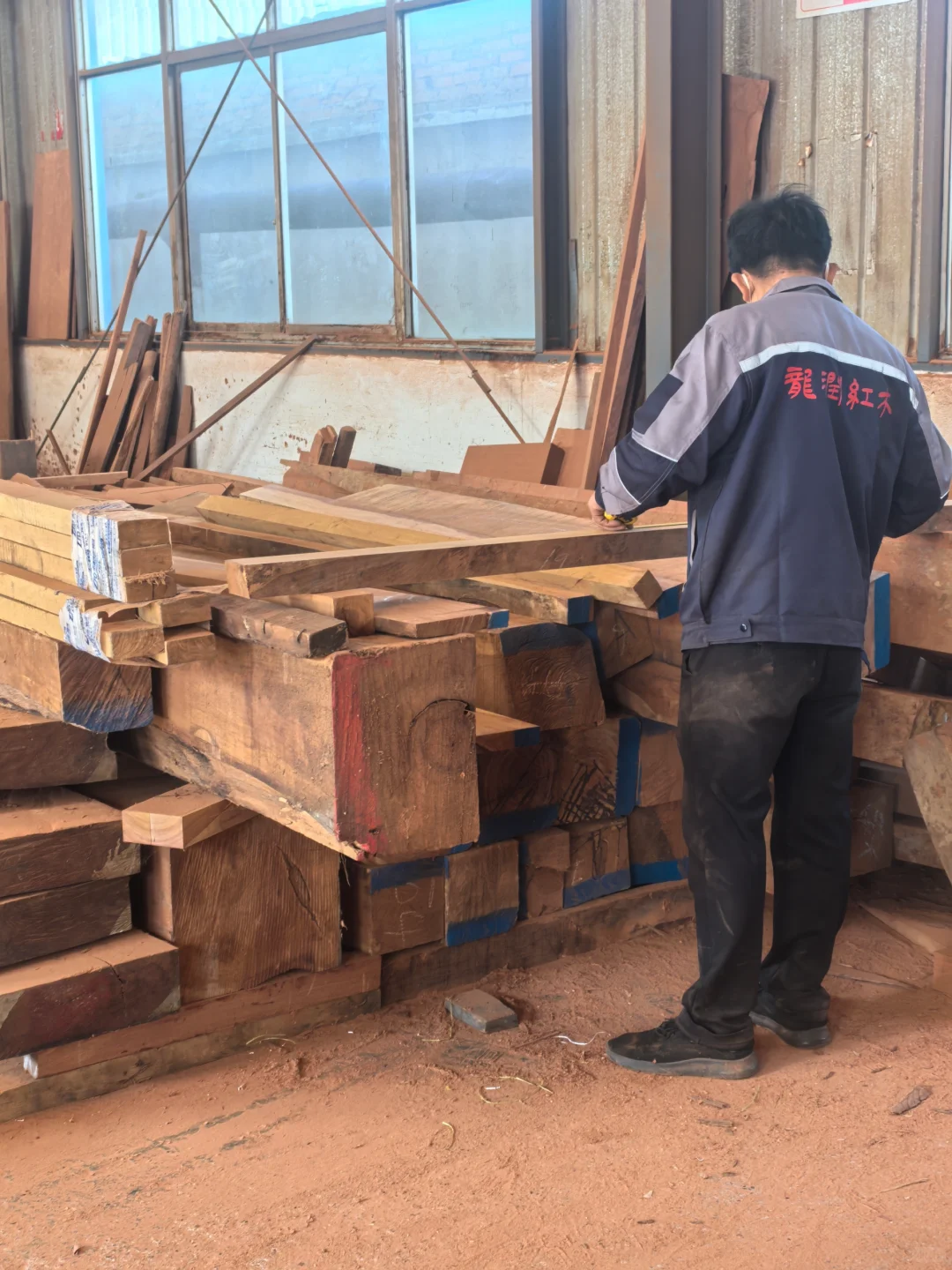 跑工厂时，拍下了师傅们的日常