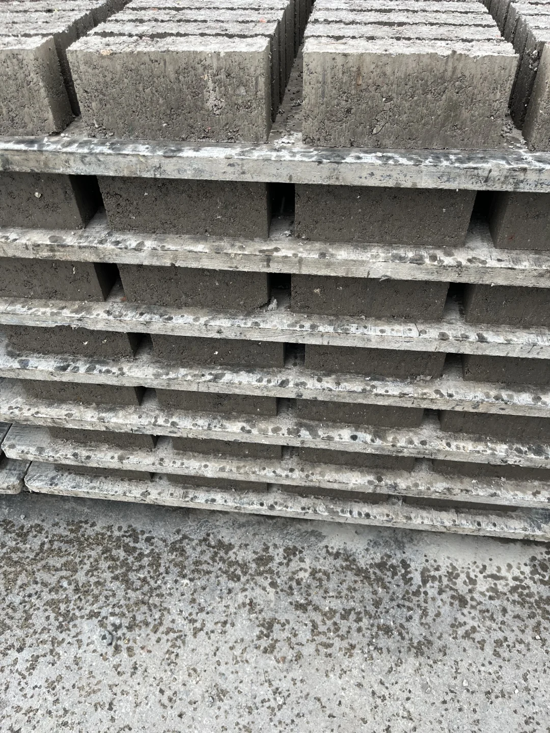 水泥砖源头厂家，珠三角地区都可以送