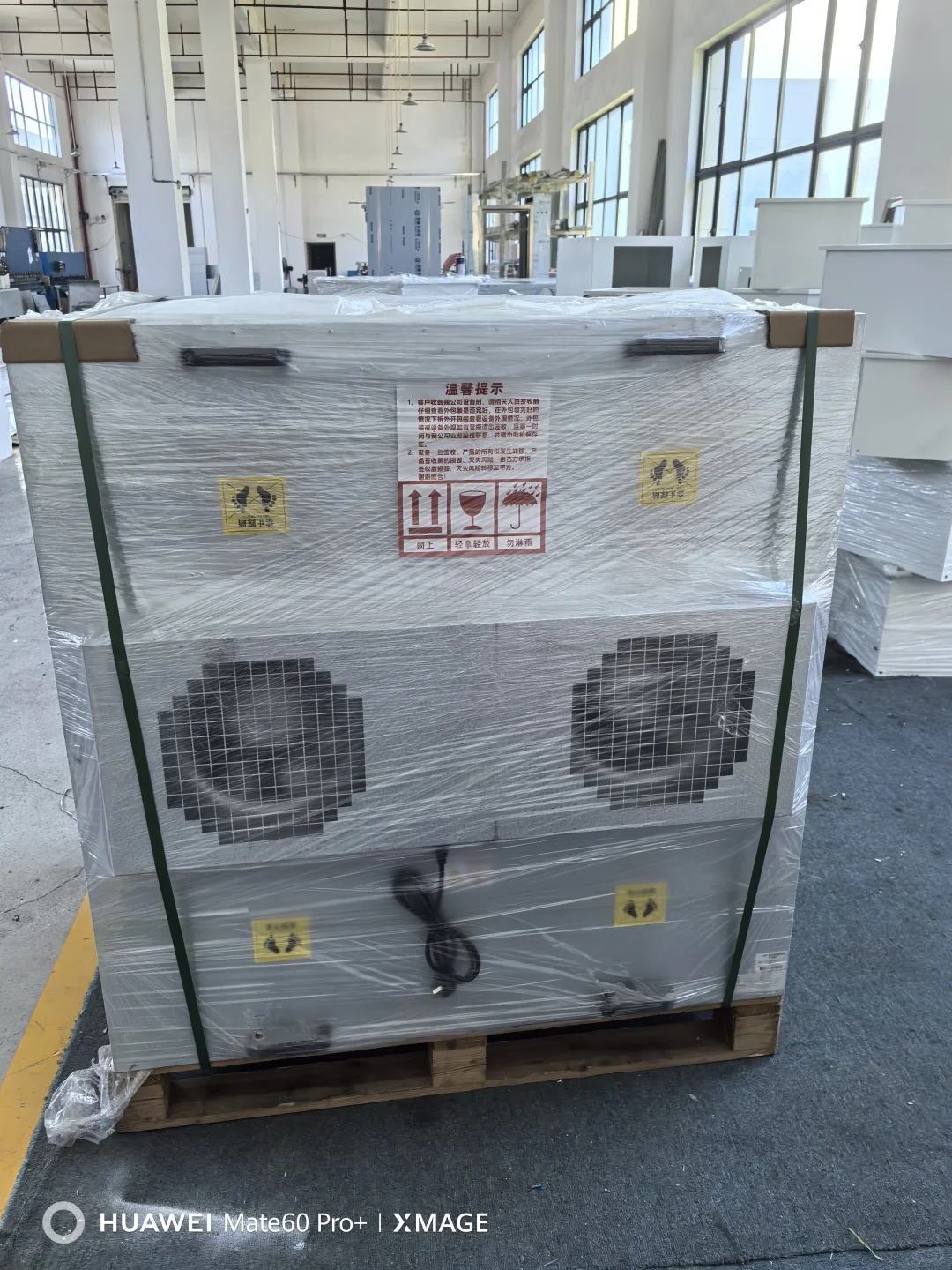 工厂空气过滤器与净化设备实拍