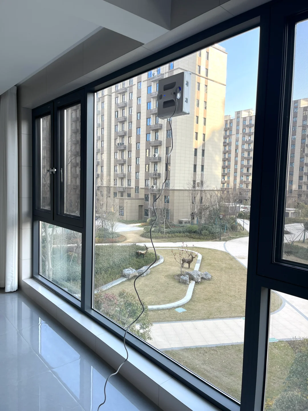 关于我买了个擦窗机器人,邻居都来找我租…