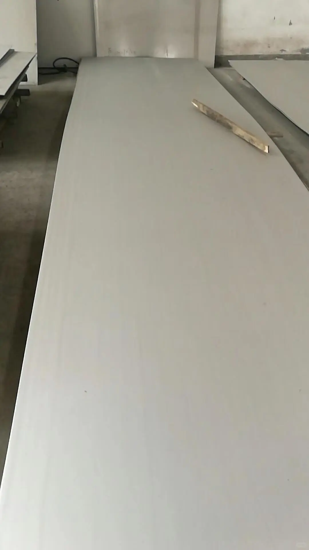 00后接手钢板工厂的一天