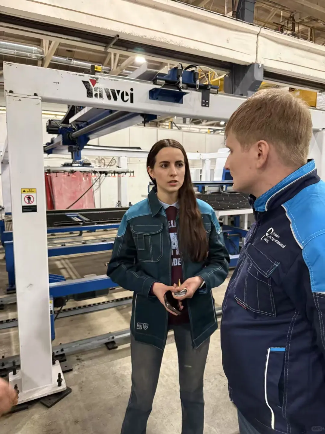 折边机调试中…?️江苏亚威机床 ??