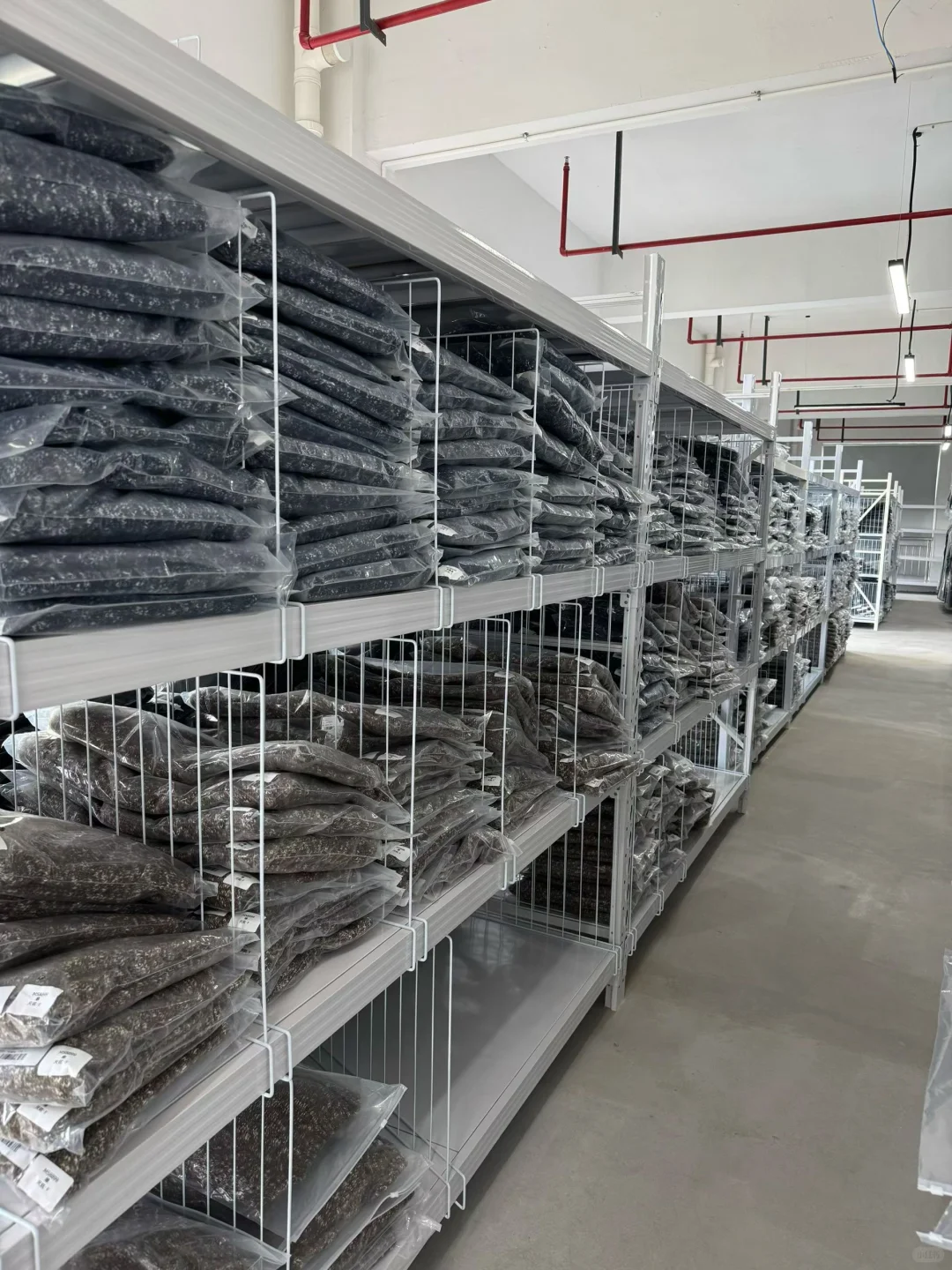 敢把1300平仓库备满货！估计只有我们了！