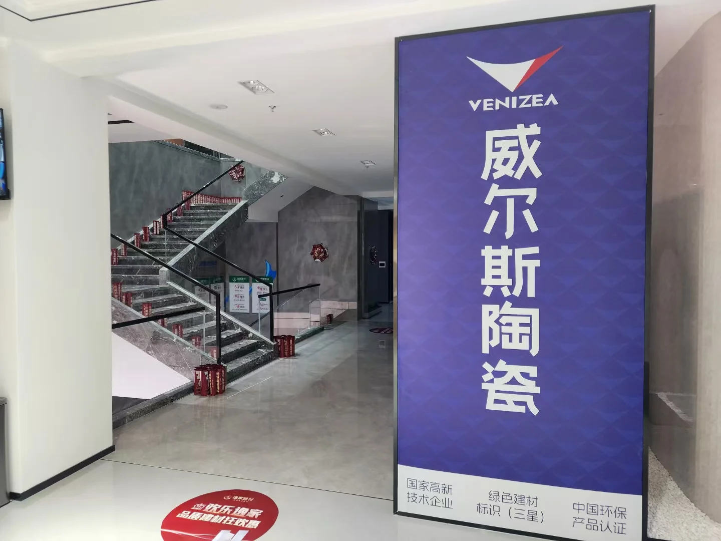 这里真的别错过了?瓷砖木地板零售批发