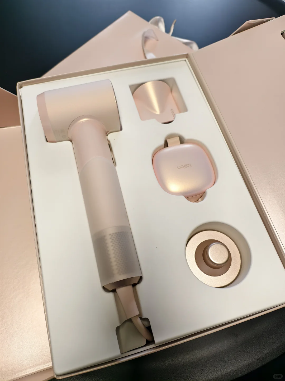 新家100个快递|必备的高颜值实用主义吹风机