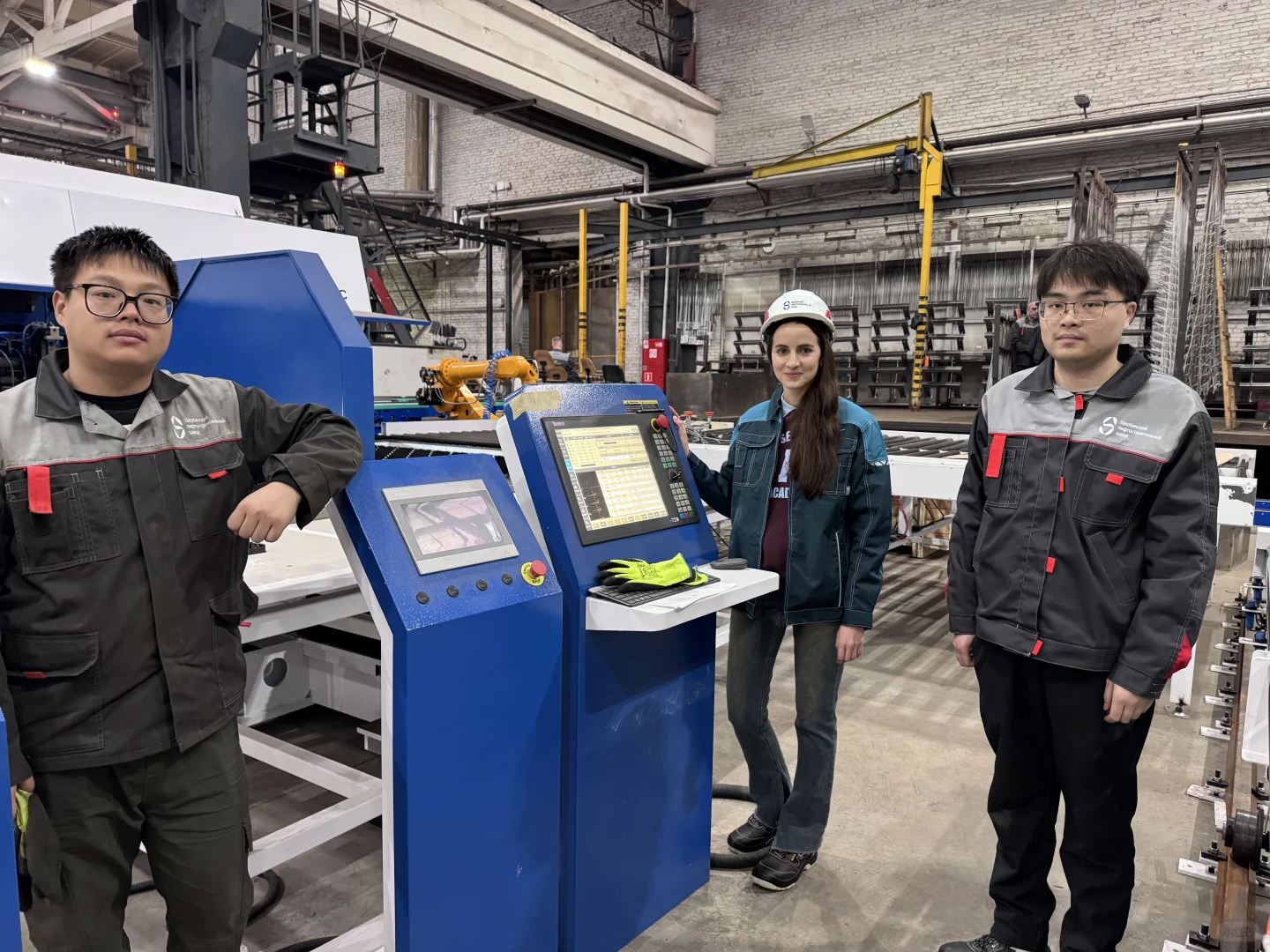 折边机调试中…?️江苏亚威机床 ??