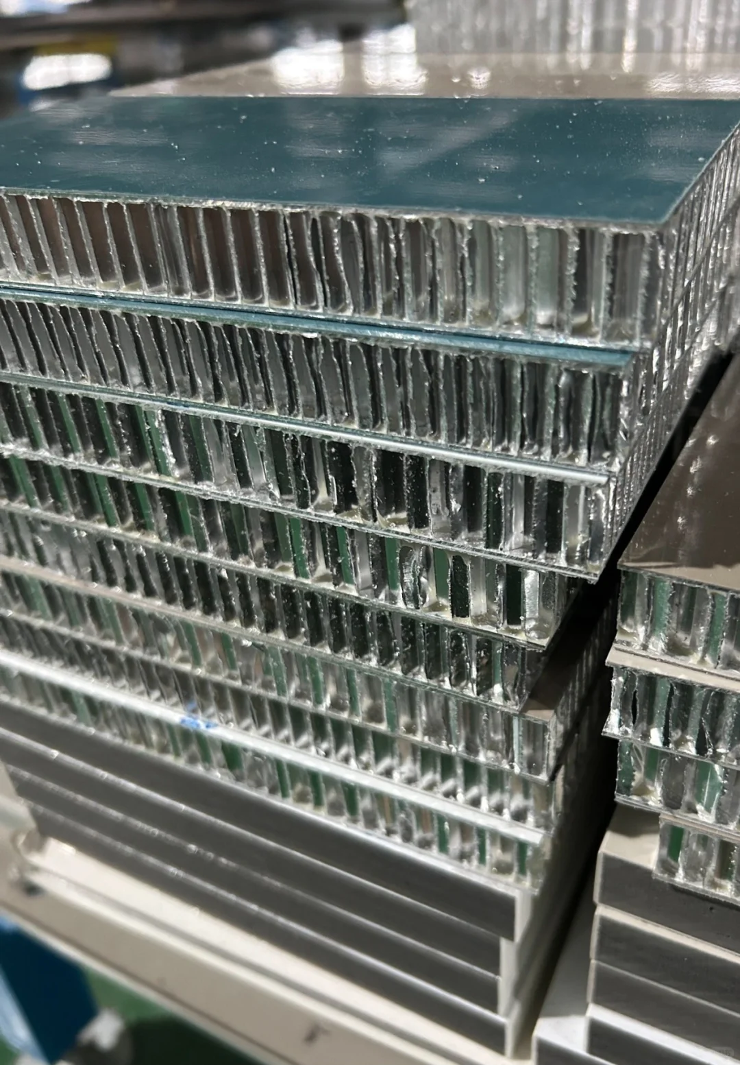 西北最大的蜂窝板工厂