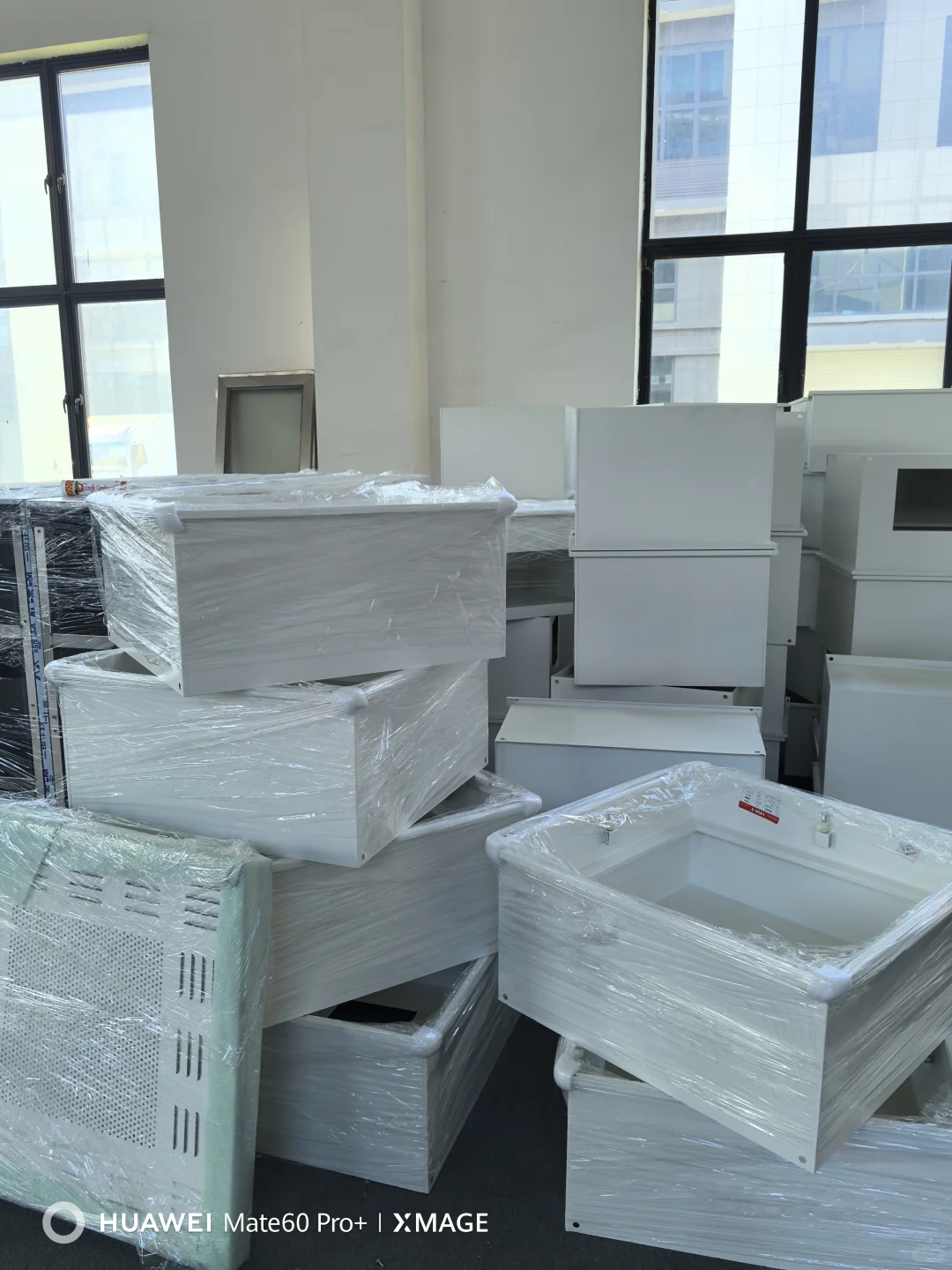 工厂空气过滤器与净化设备实拍