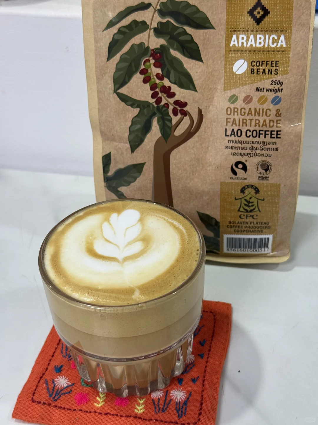 老挝??万象 老挝农业展会上买豆试一下