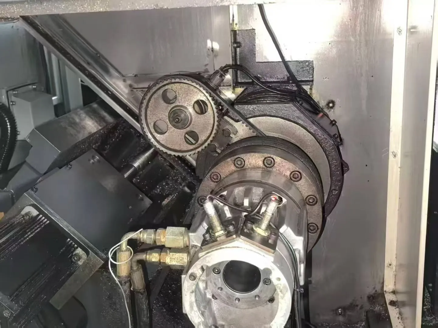 仓库刚到一台宝鸡CK40S斜轨数控车，8寸中空