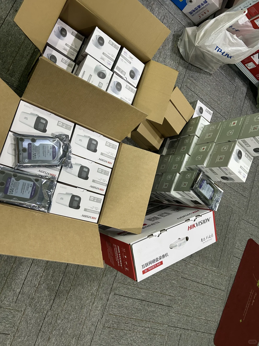 武汉15年安防专家，专注监控摄像头+弱电组网