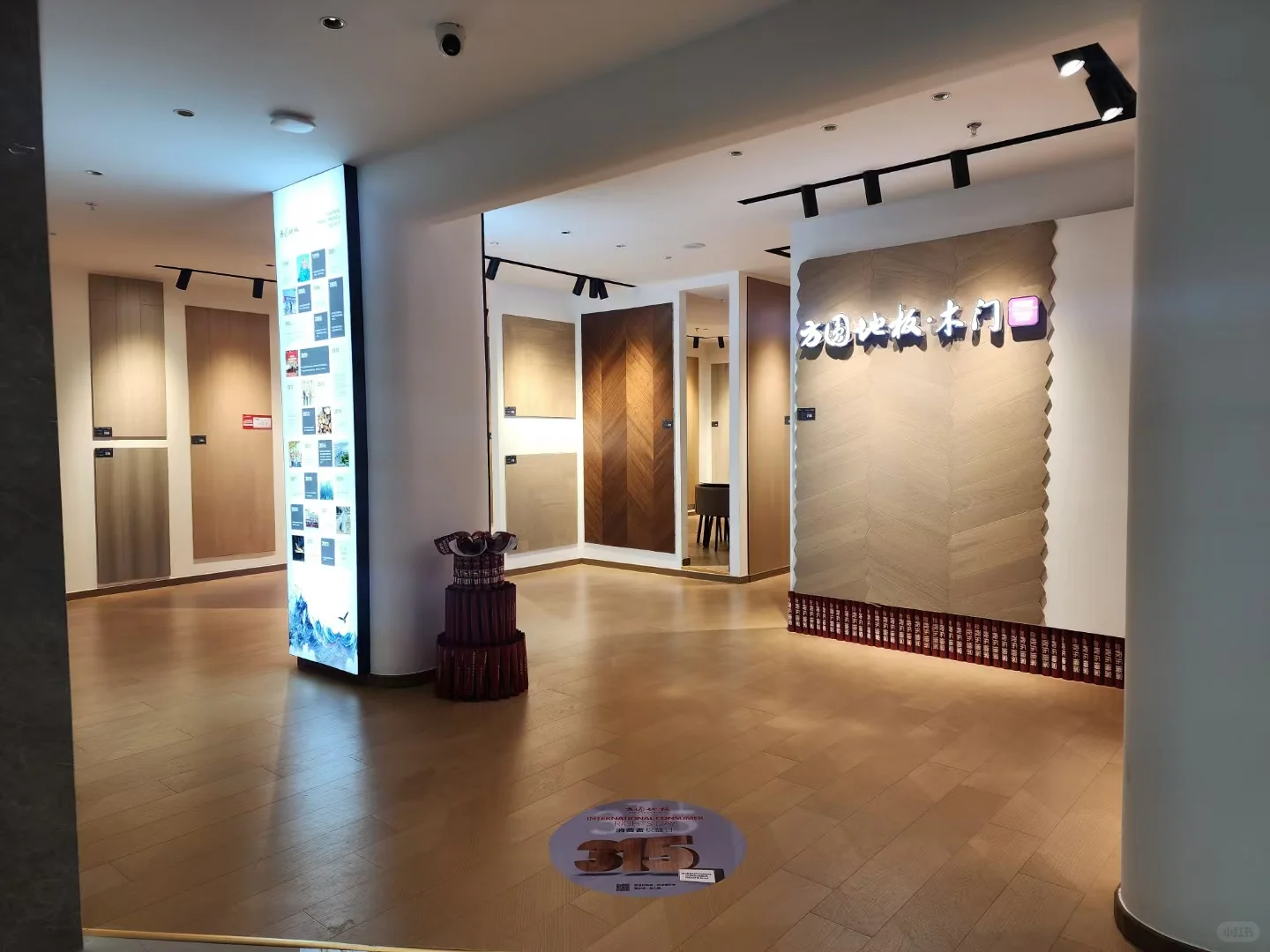 这里真的别错过了?瓷砖木地板零售批发