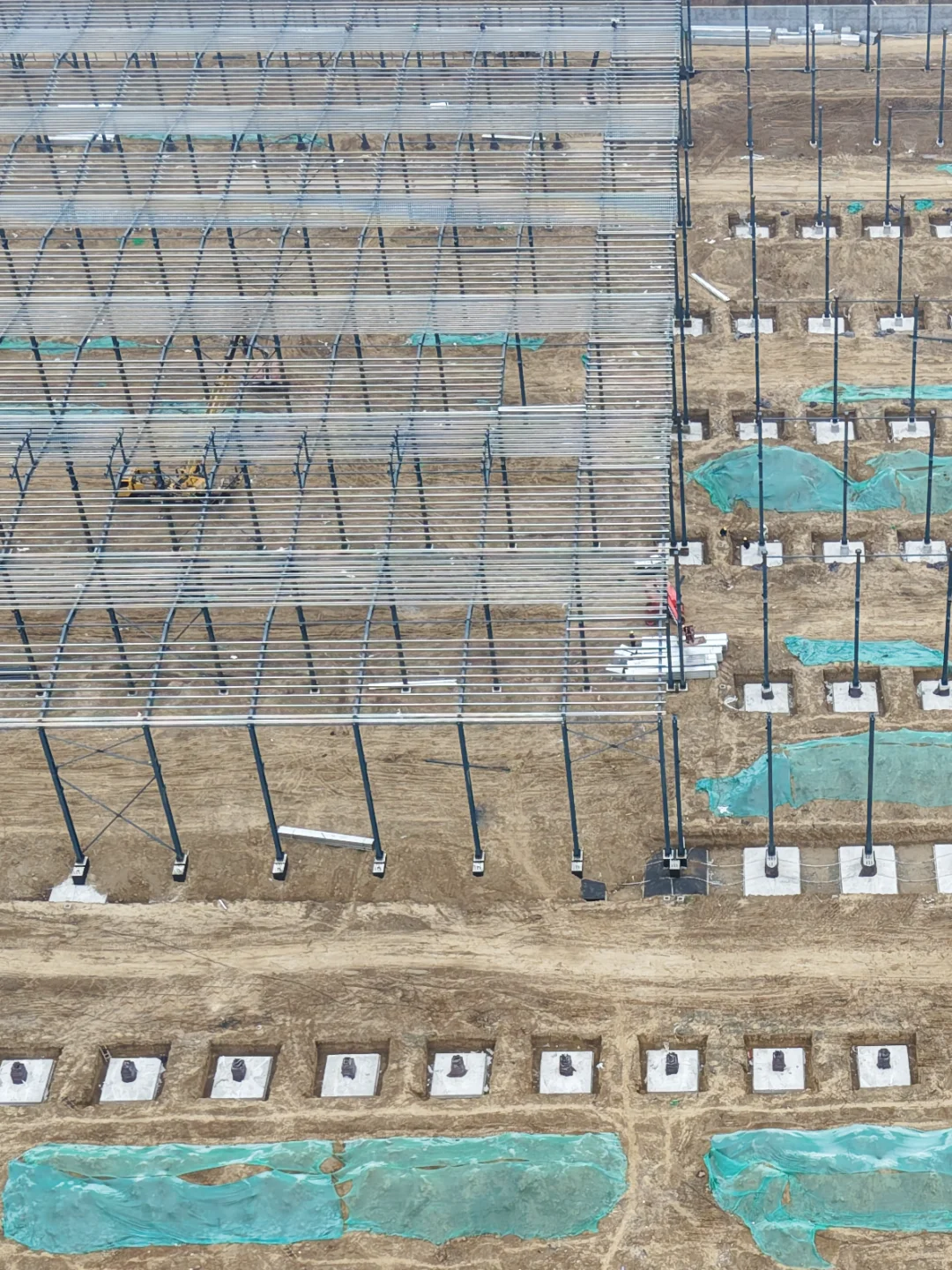 钢结构10万平厂房施工现场实拍