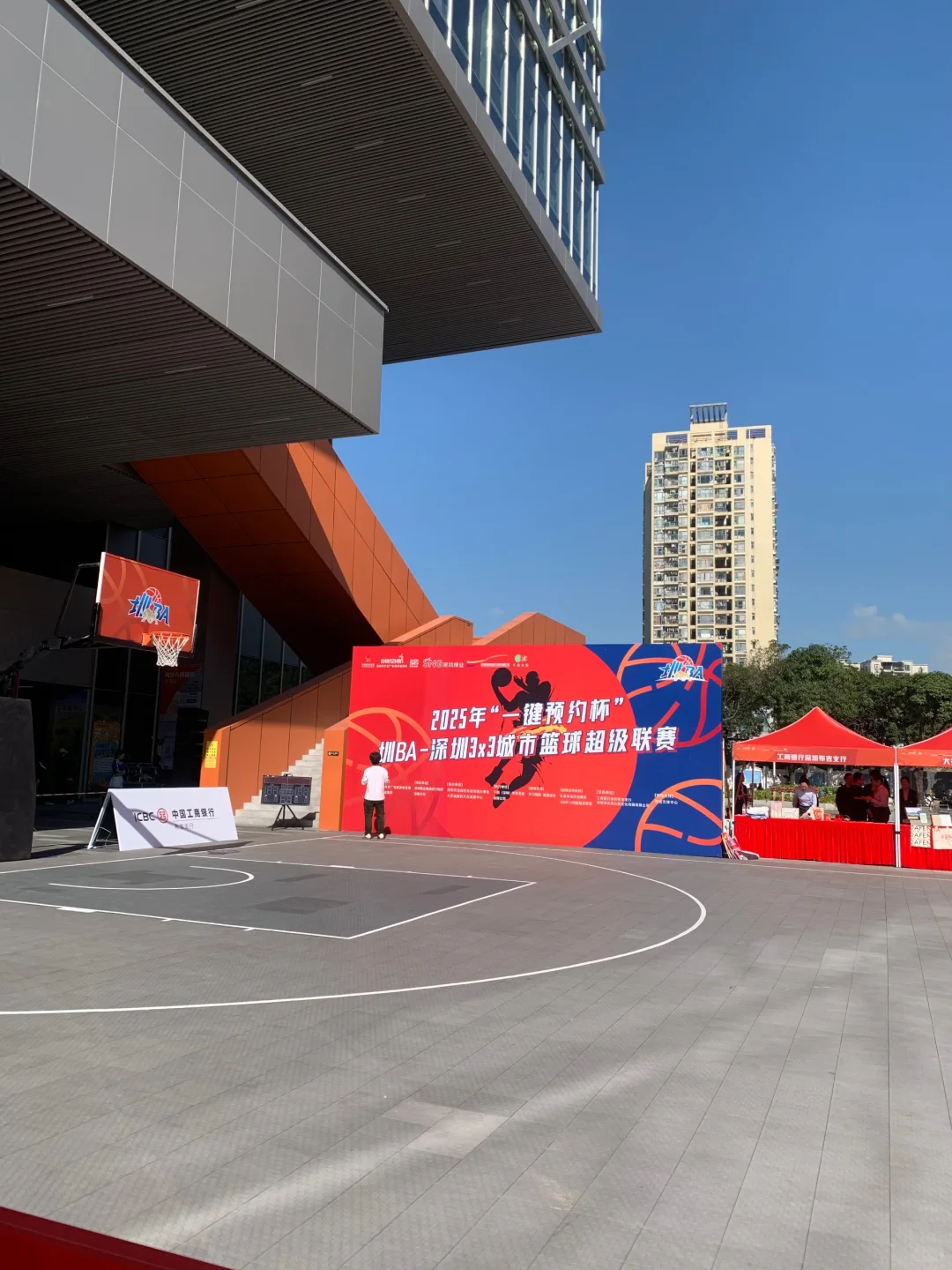 布吉街道圳BA篮球赛热力开场