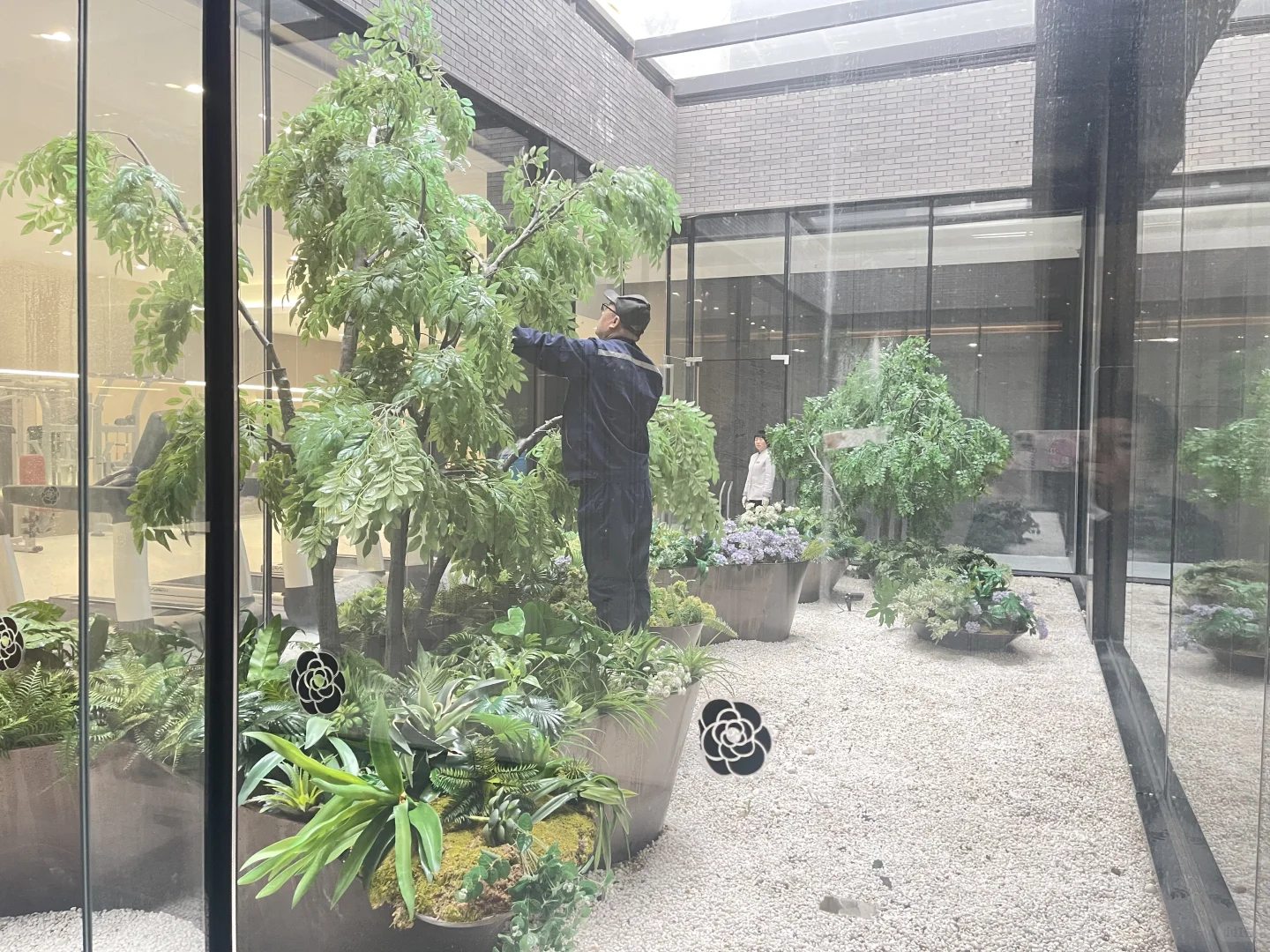 新希望服务-园区水系日常维护清理?