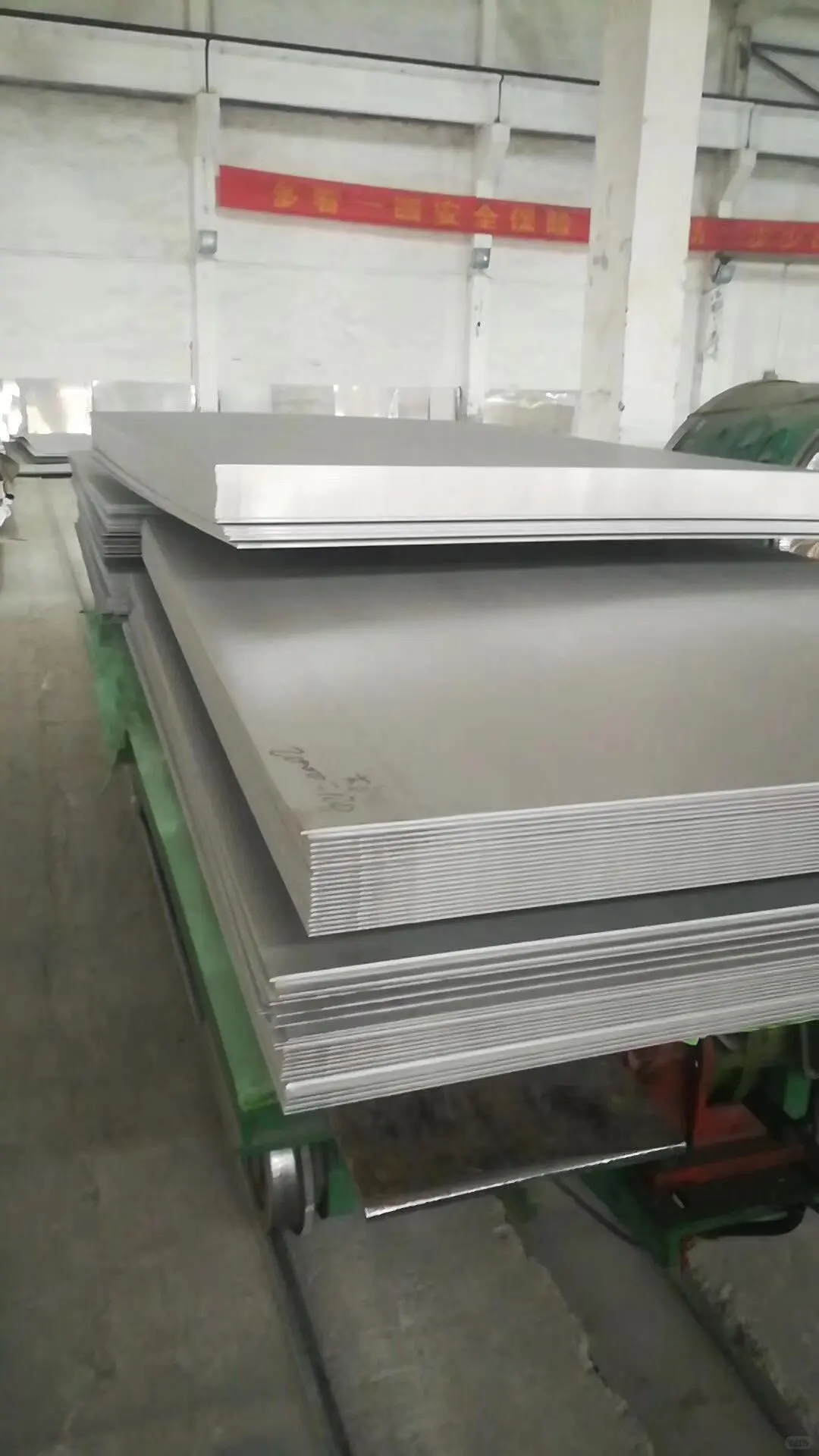 00后接手钢板工厂的一天