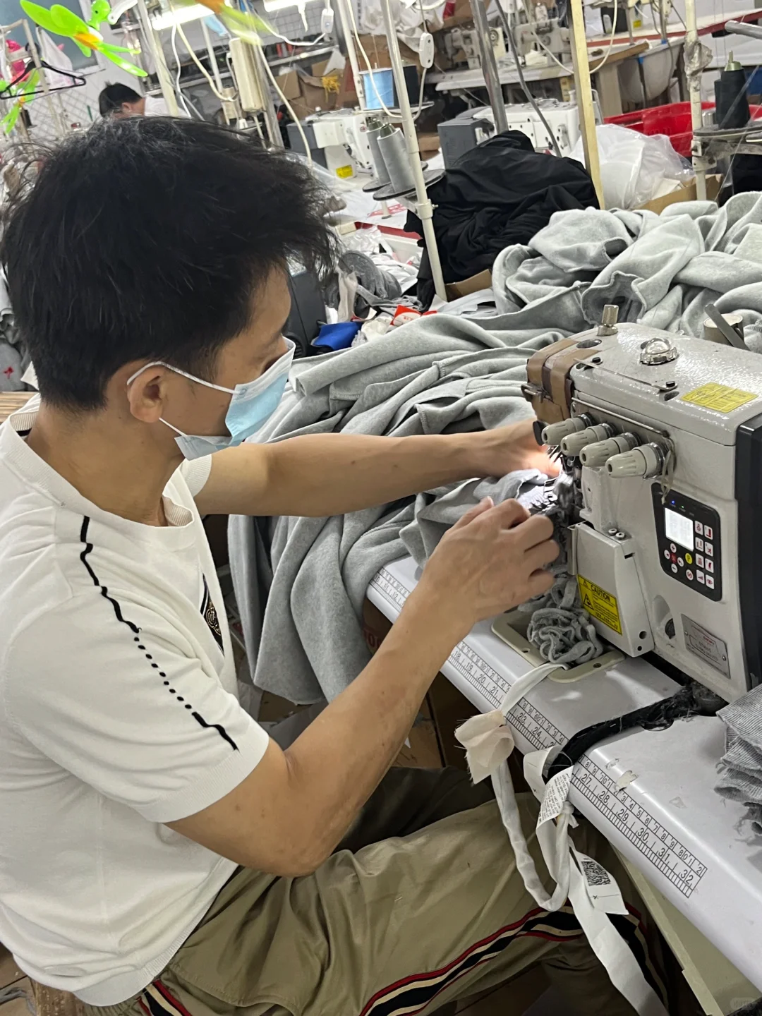 1500条裤子 服装工厂不做说有事放假了