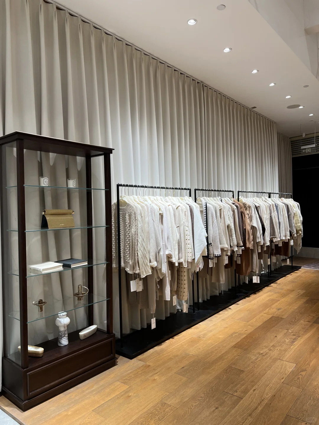 买爽辽！桐乡1000㎡ 服装工厂店！！！