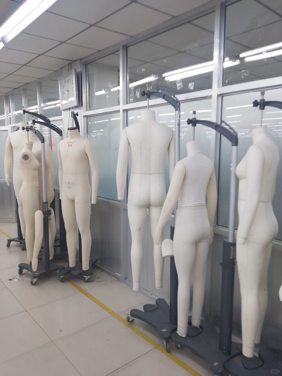 服装工厂的样品室是脸面