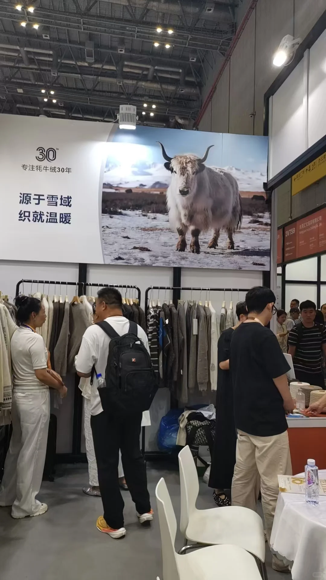 厂里忙到到缝纫机都要踩出火星子了?