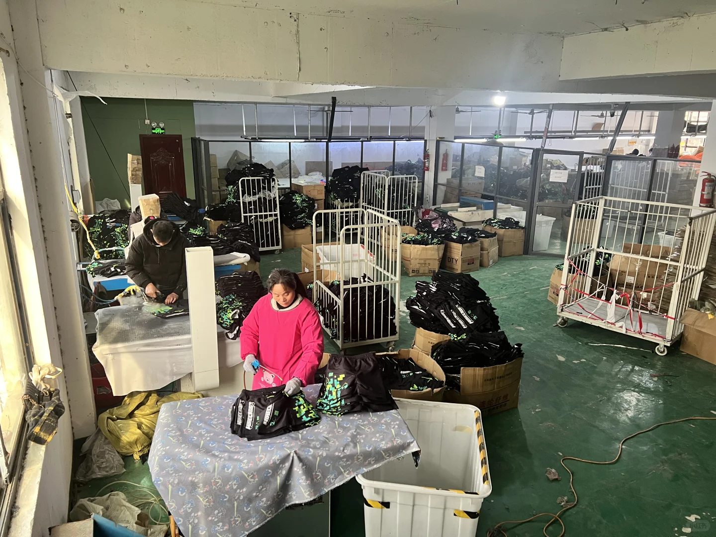 参观老婆家的服装厂,消费降级难道是蓝海