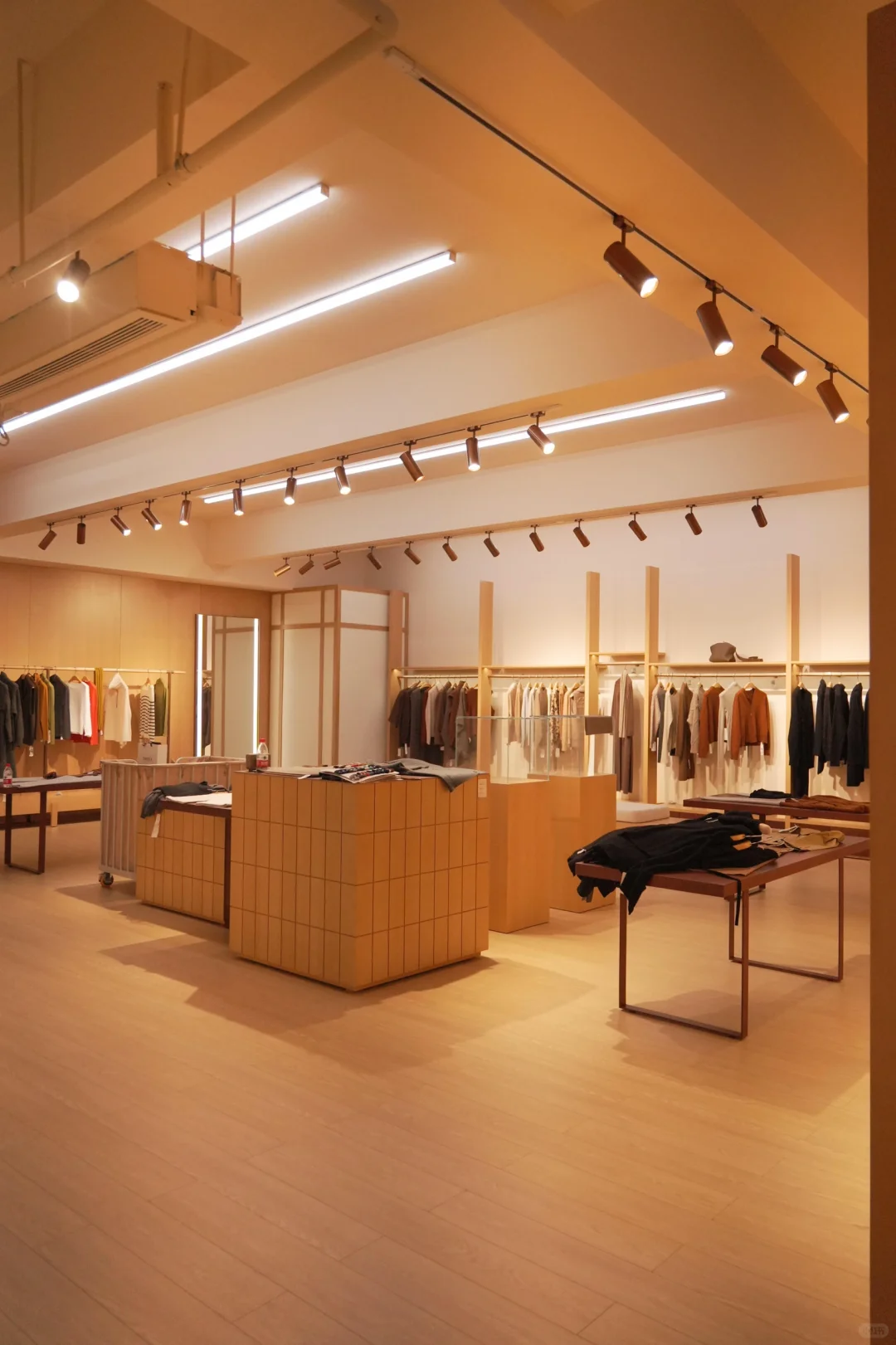 服装供应商｜你好！我是靠谱服装加工厂 ??