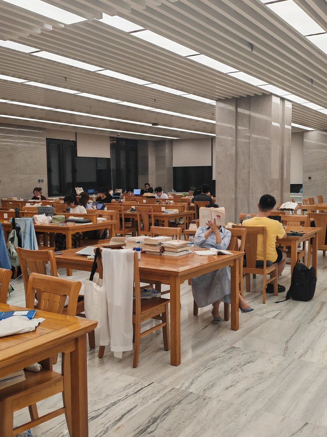 8月22日晚八点 北大图书馆 大家都好努力啊