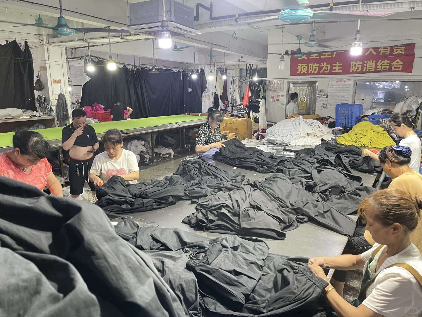 服装博主们想开发秋冬款怎么与服装厂合作?