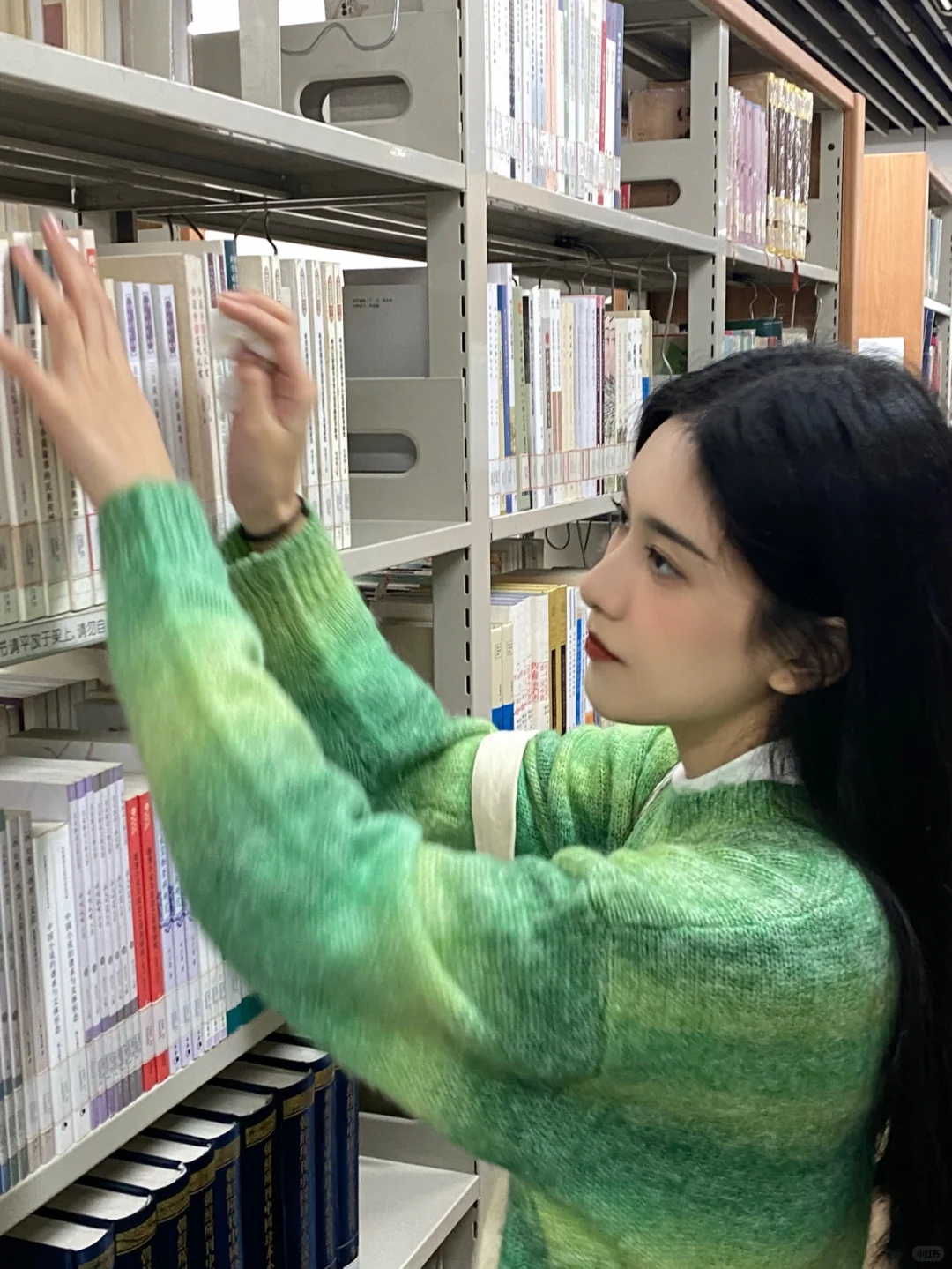 学校图书馆实在是太好拍啦！☀️
