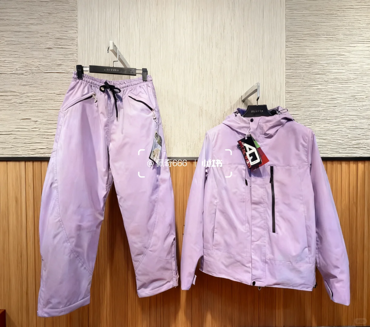 原先九百多的滑雪服套装现半价拿下工厂保本