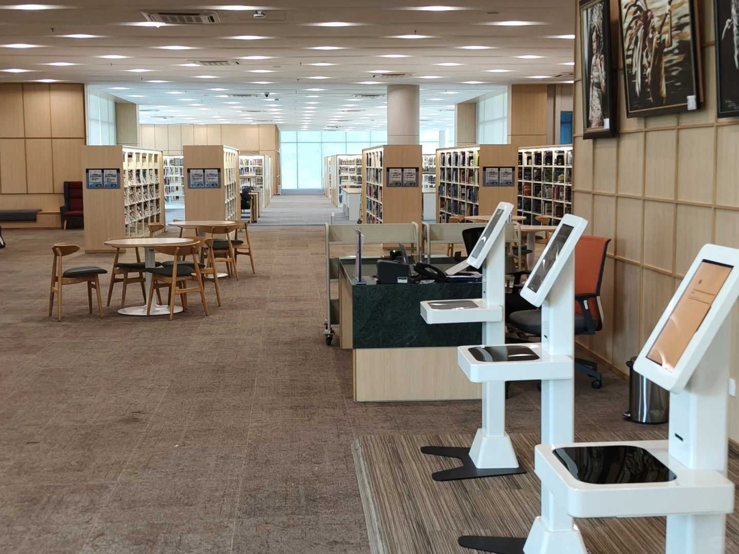 诗巫的州立图书馆原来那么先进！