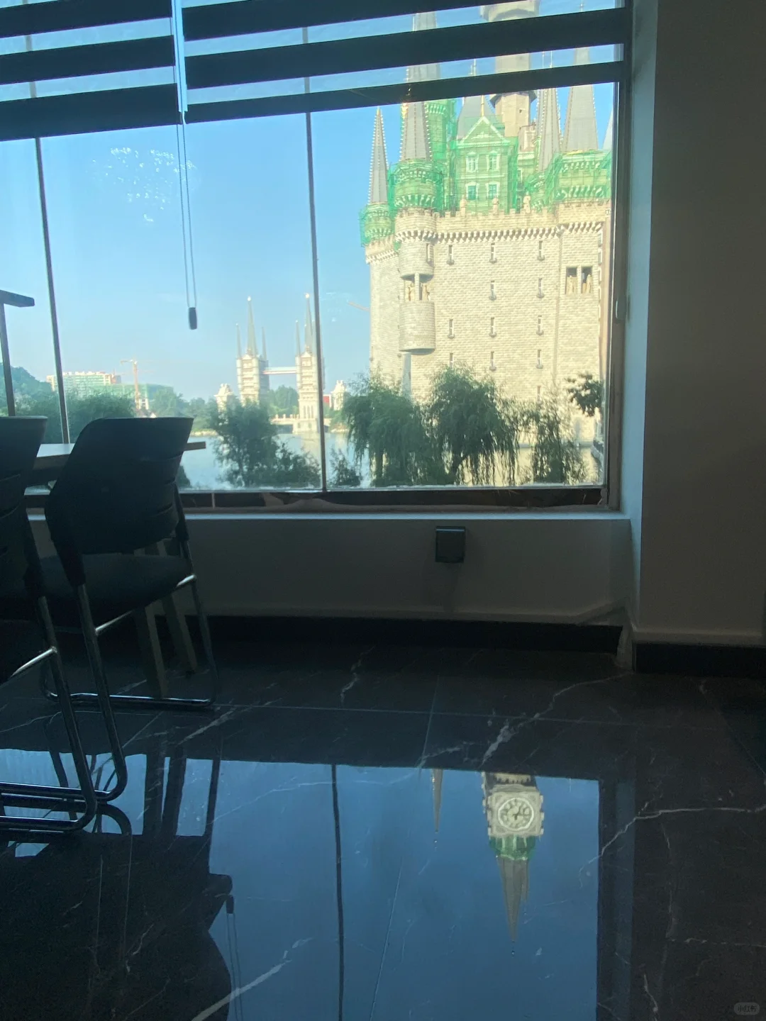 学校的图书馆真的好好看????