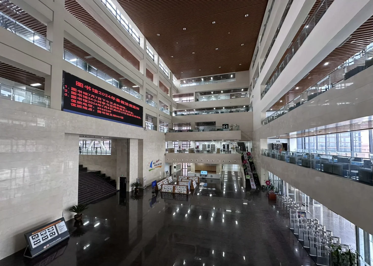 河北工程大学图书馆一角～