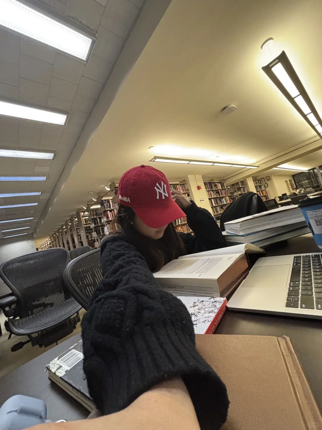 ?都给我去学！学成图书馆里的雕塑!!!