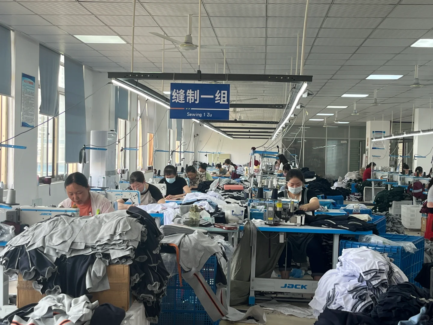 校服服装厂的运营