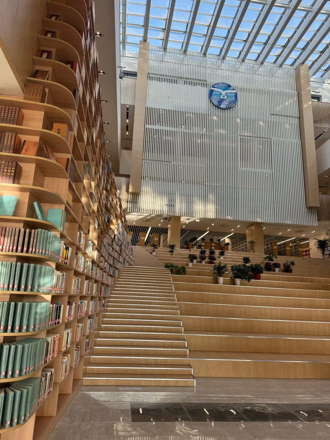 烟大新校区图书馆绝了